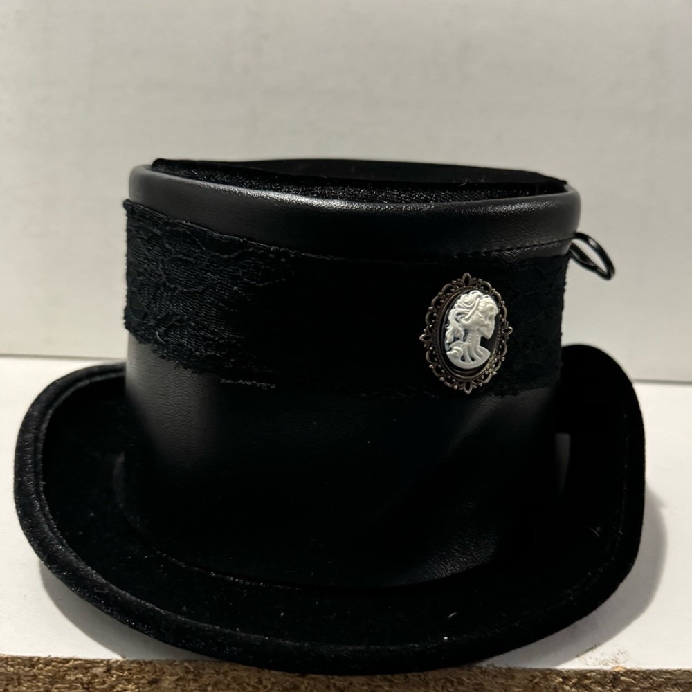 Ladies Gothic top hat
